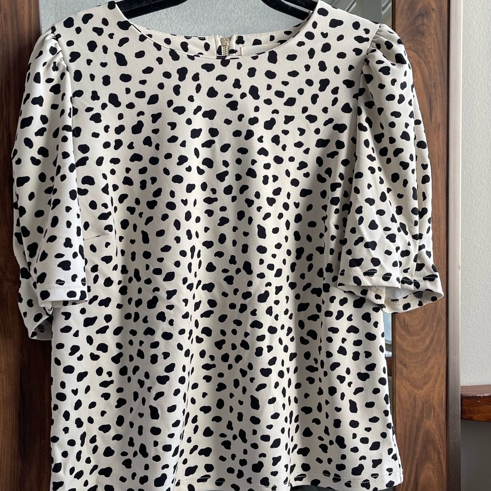 Animal print back and cream small balloon sleeve top